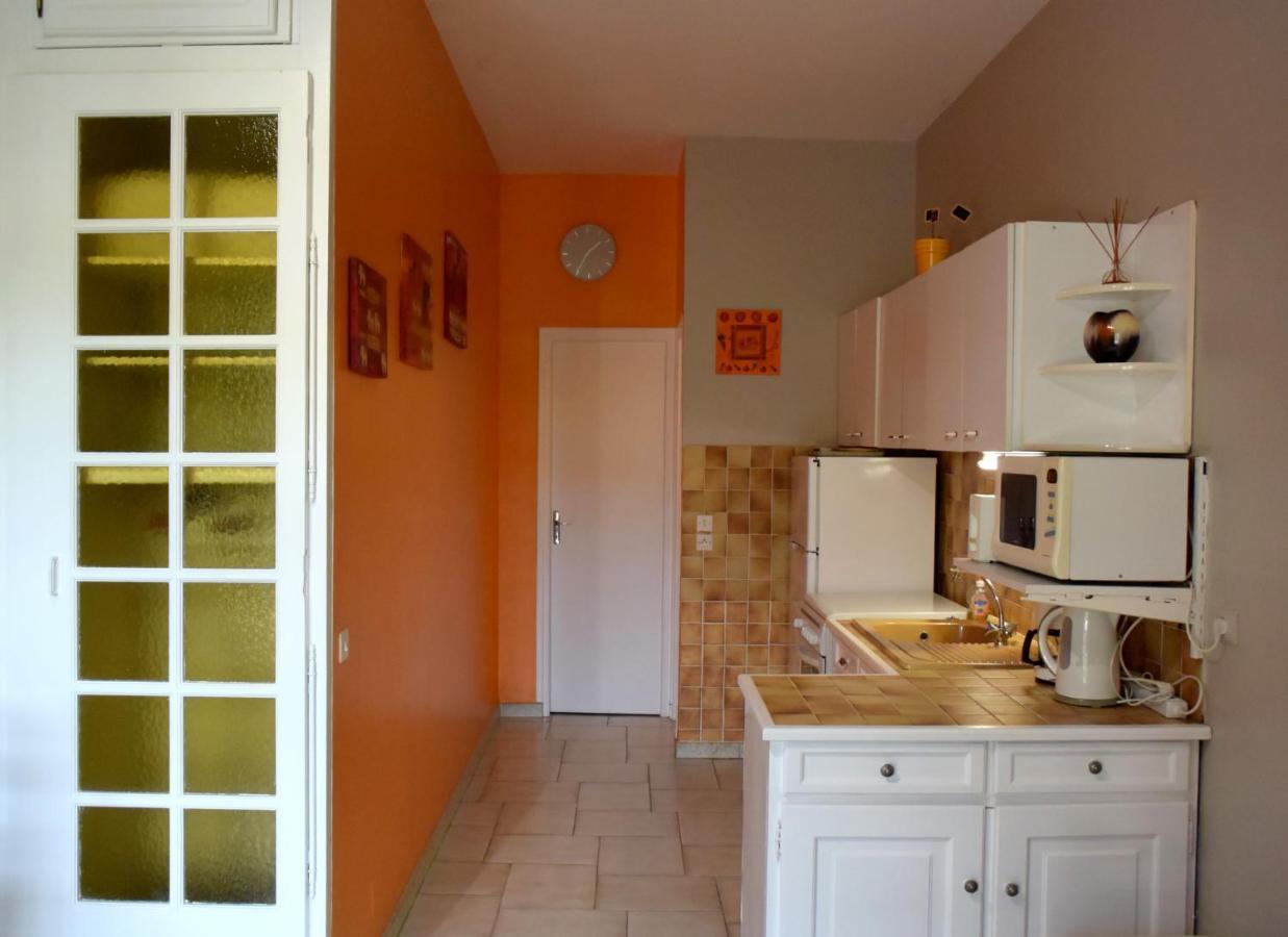 Appartements Dans Villa En Rez De Jardin Йер Экстерьер фото