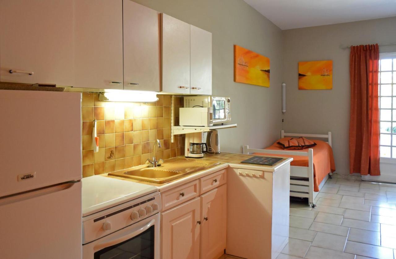 Appartements Dans Villa En Rez De Jardin Йер Экстерьер фото