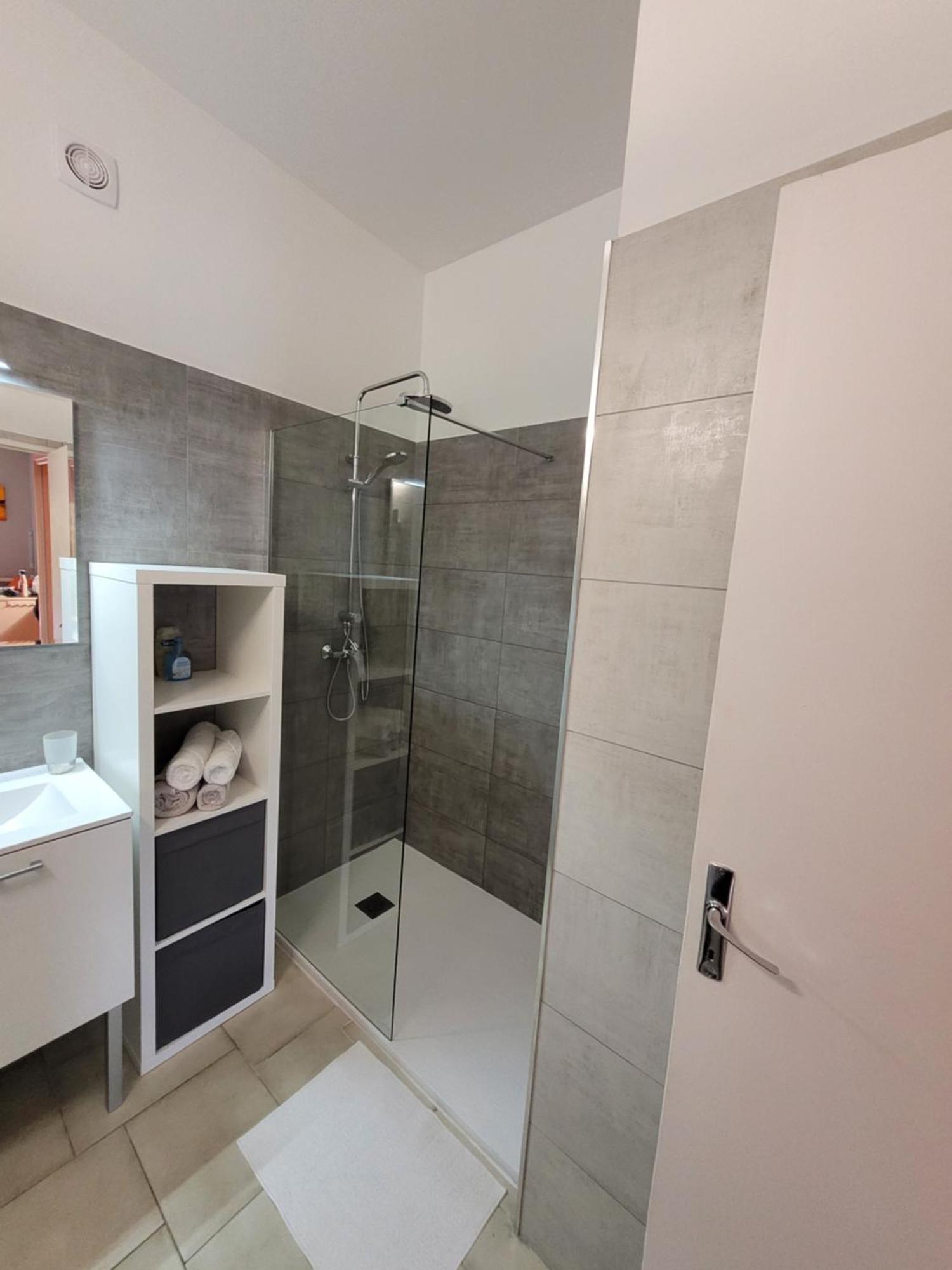 Appartements Dans Villa En Rez De Jardin Йер Экстерьер фото